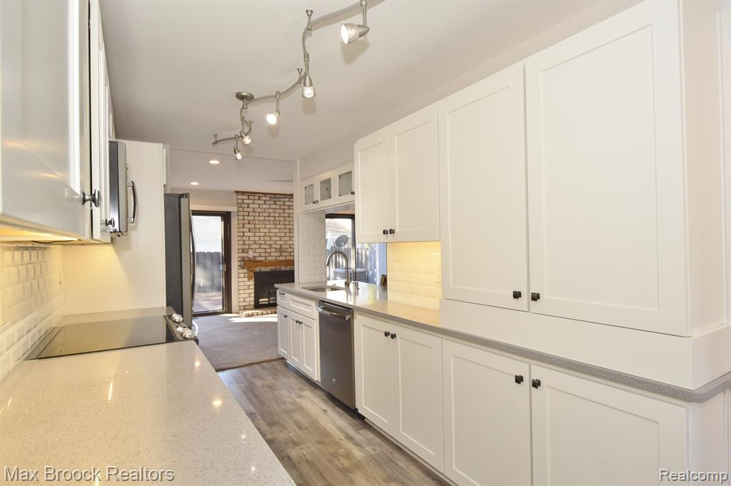 1831 TORQUAY Avenue, Royal Oak, MI 48073 — Photo 16