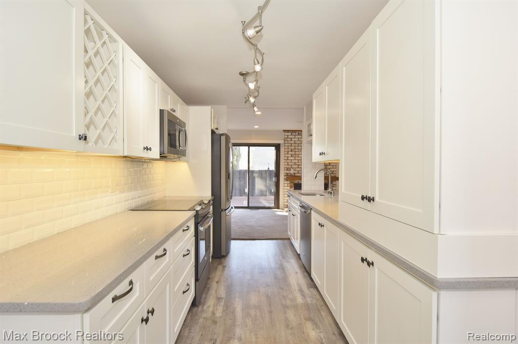1831 TORQUAY Avenue, Royal Oak, MI 48073 — Photo 17