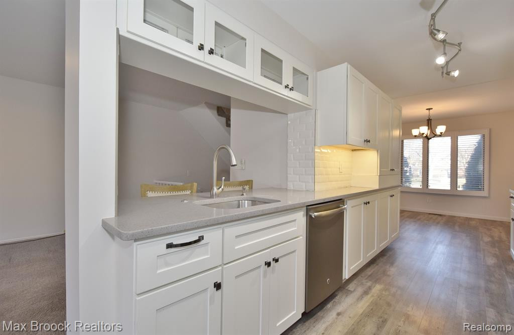 1831 TORQUAY Avenue, Royal Oak, MI 48073 — Photo 19