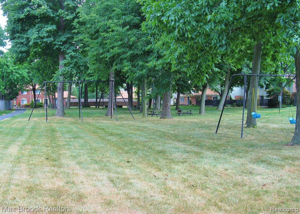 1831 TORQUAY Avenue, Royal Oak, MI 48073 — Photo 28
