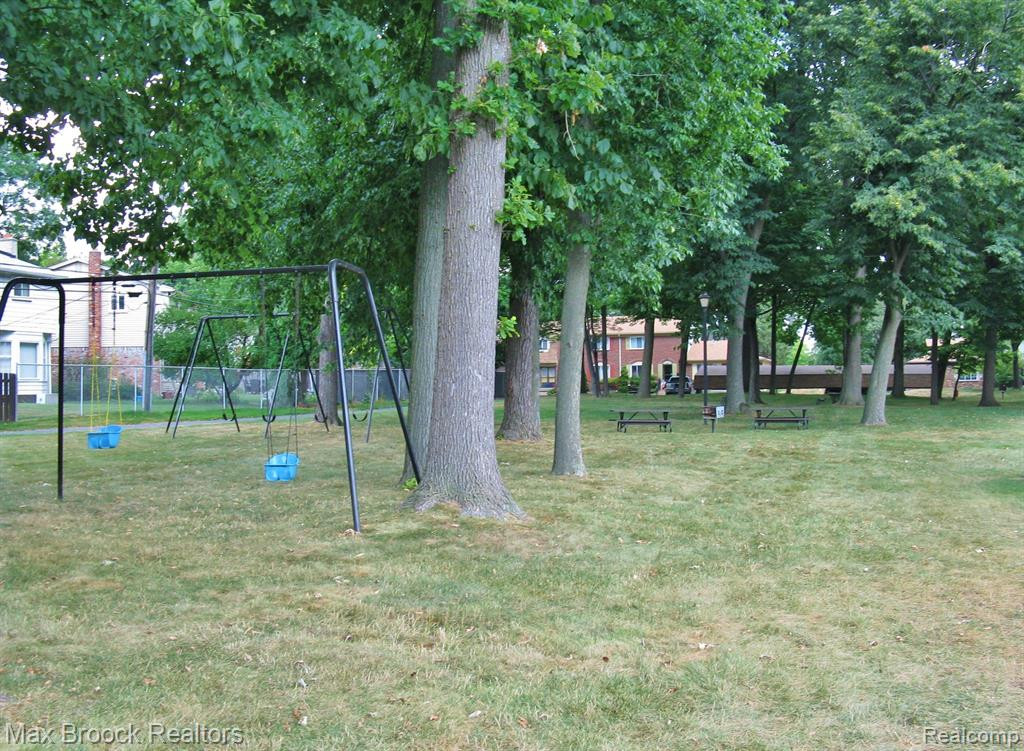 1831 TORQUAY Avenue, Royal Oak, MI 48073 — Photo 29