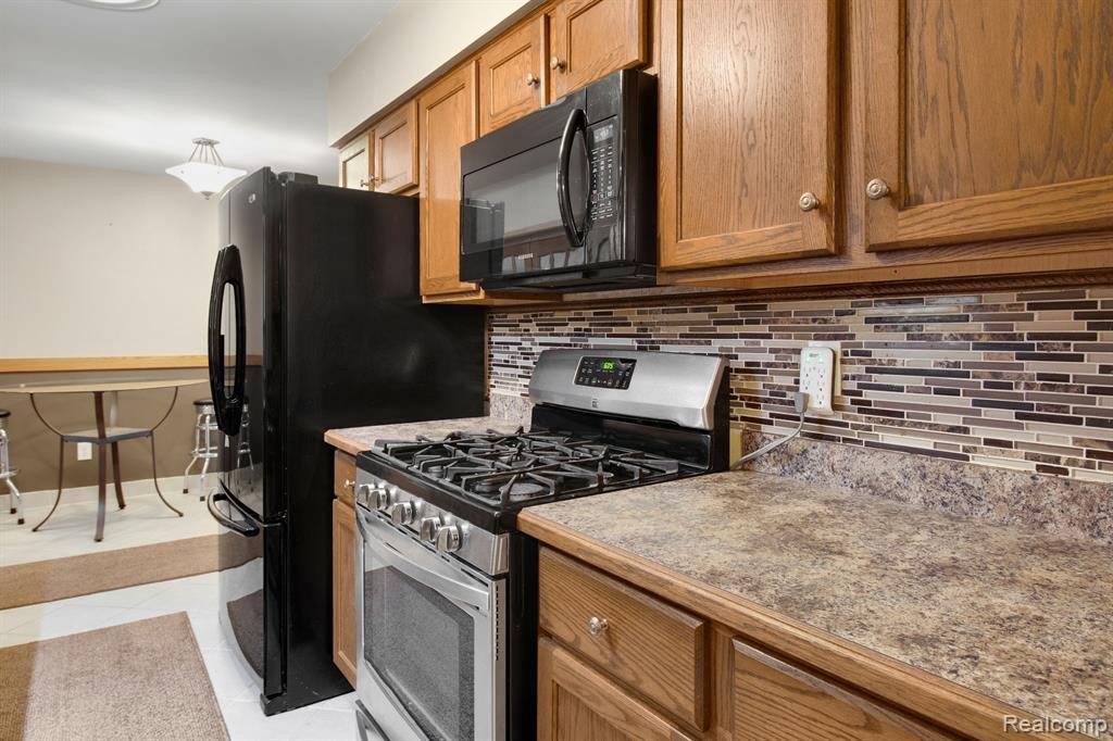 796 COLLIER Road, Auburn Hills, MI 48326 — Photo 8