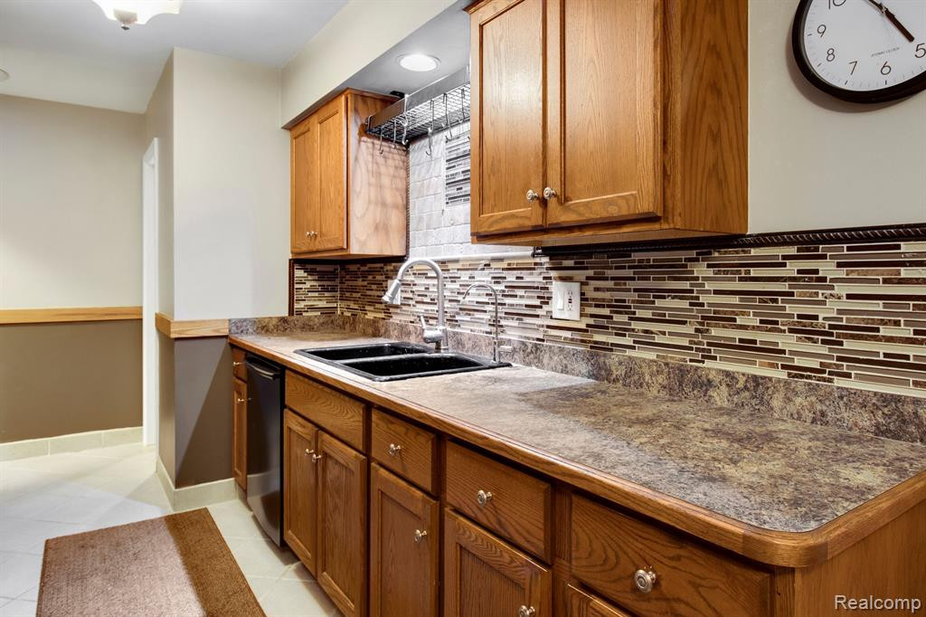 796 COLLIER Road, Auburn Hills, MI 48326 — Photo 9