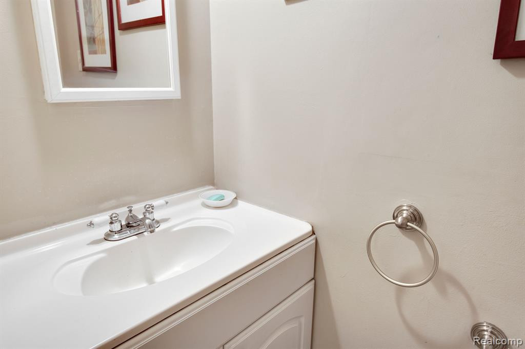 796 COLLIER Road, Auburn Hills, MI 48326 — Photo 18