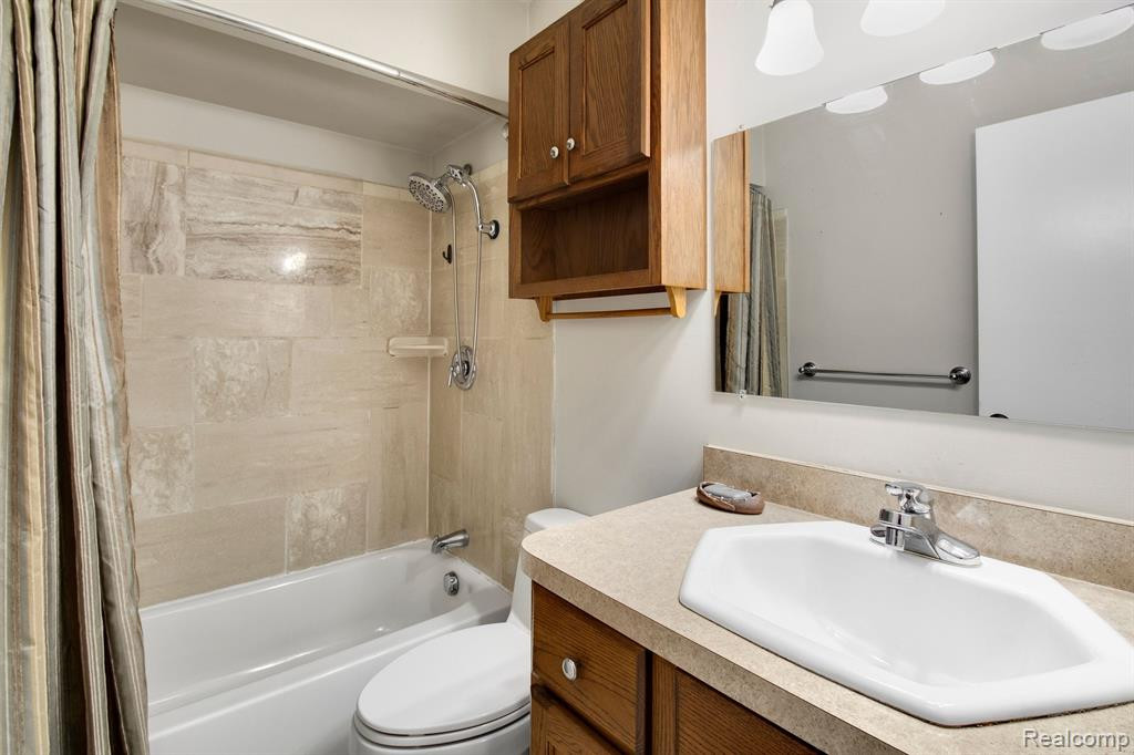 796 COLLIER Road, Auburn Hills, MI 48326 — Photo 20