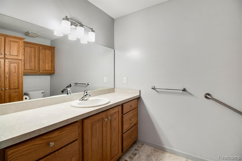 796 COLLIER Road, Auburn Hills, MI 48326 — Photo 24