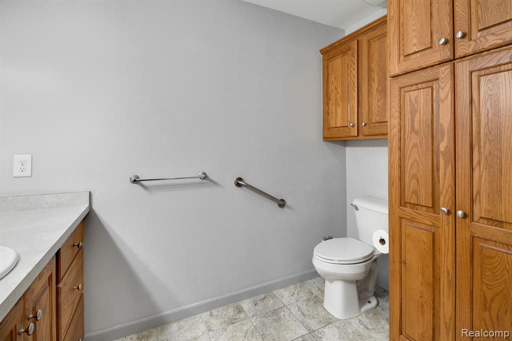 796 COLLIER Road, Auburn Hills, MI 48326 — Photo 27