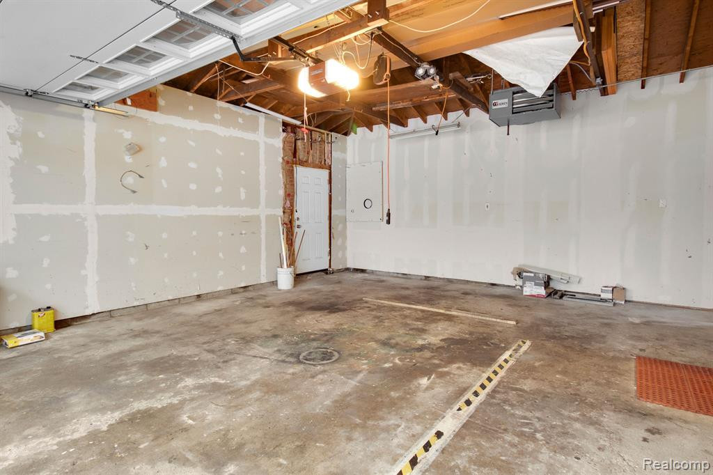 796 COLLIER Road, Auburn Hills, MI 48326 — Photo 35
