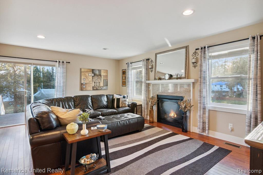 7416 LONGWORTH Drive, Brighton, MI 48116 — Photo 9