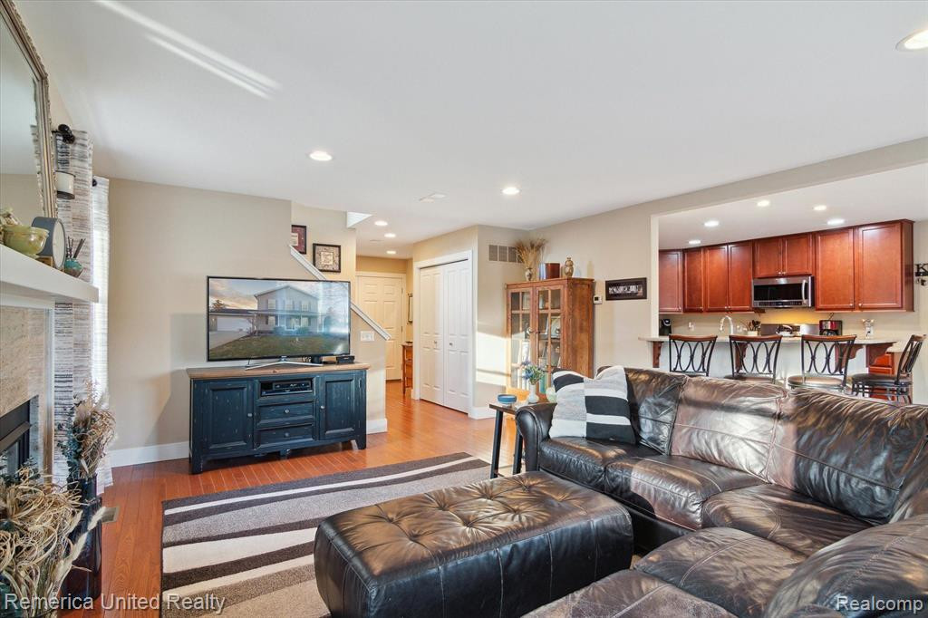 7416 LONGWORTH Drive, Brighton, MI 48116 — Photo 12