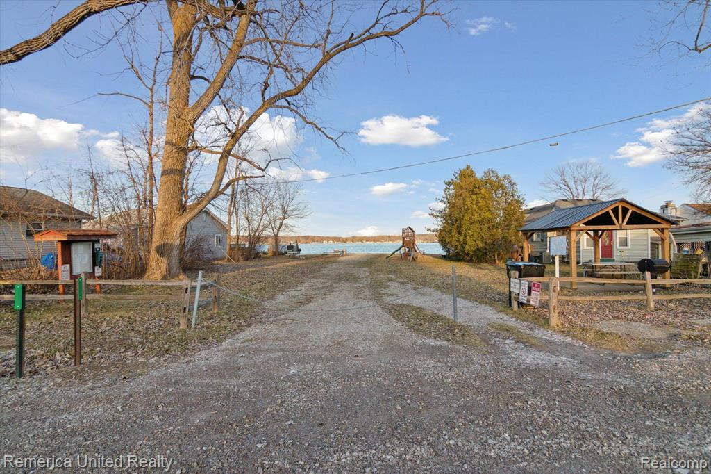 7416 LONGWORTH Drive, Brighton, MI 48116 — Photo 47