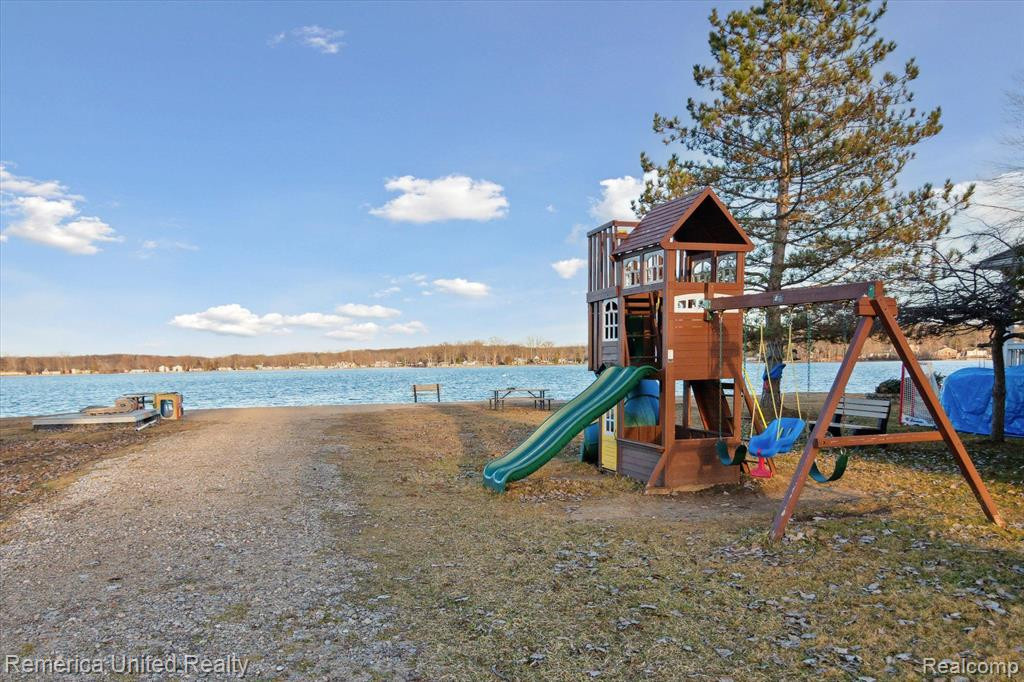 7416 LONGWORTH Drive, Brighton, MI 48116 — Photo 48