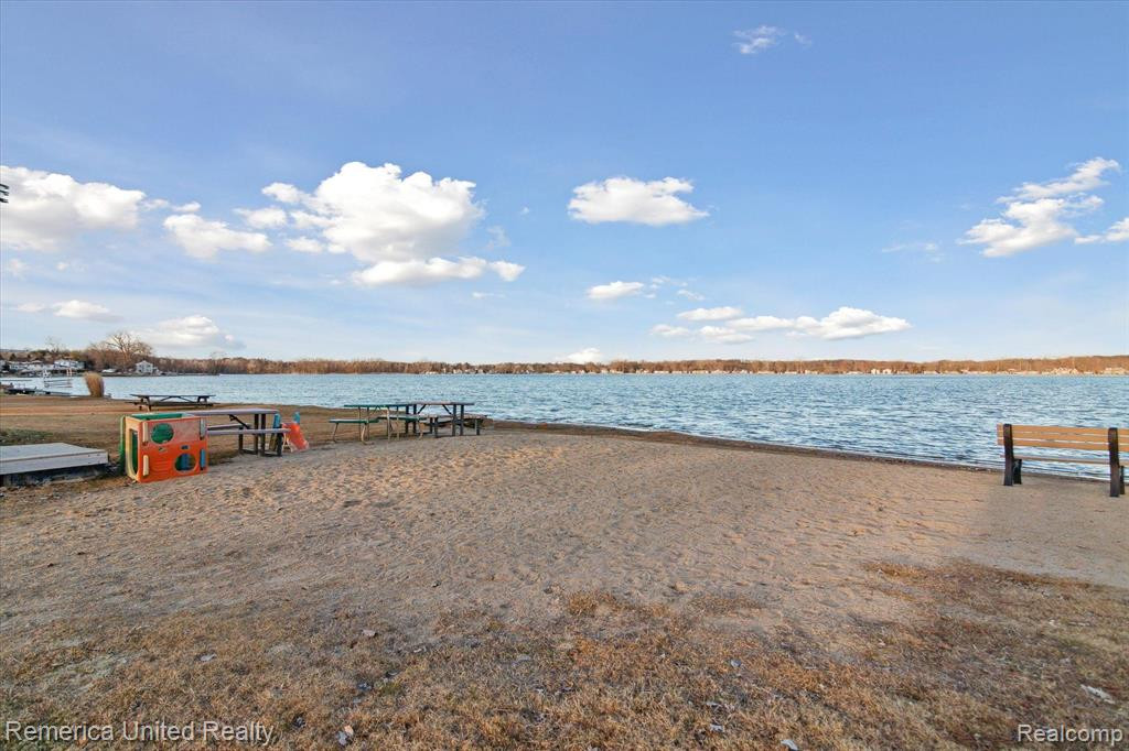 7416 LONGWORTH Drive, Brighton, MI 48116 — Photo 49
