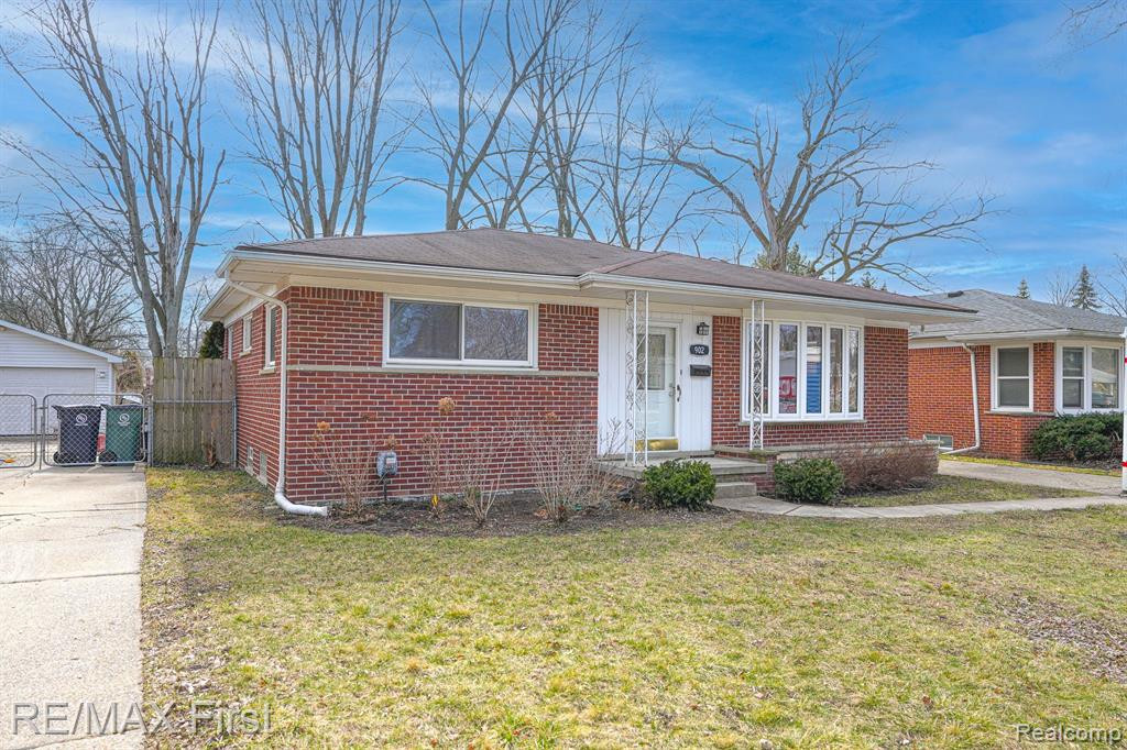 902 ENGLEWOOD Avenue, Royal Oak, MI 48073 — Photo 2