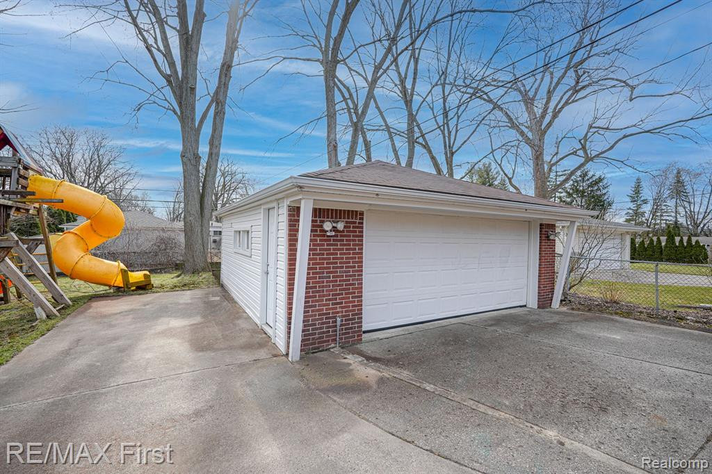 902 ENGLEWOOD Avenue, Royal Oak, MI 48073 — Photo 5