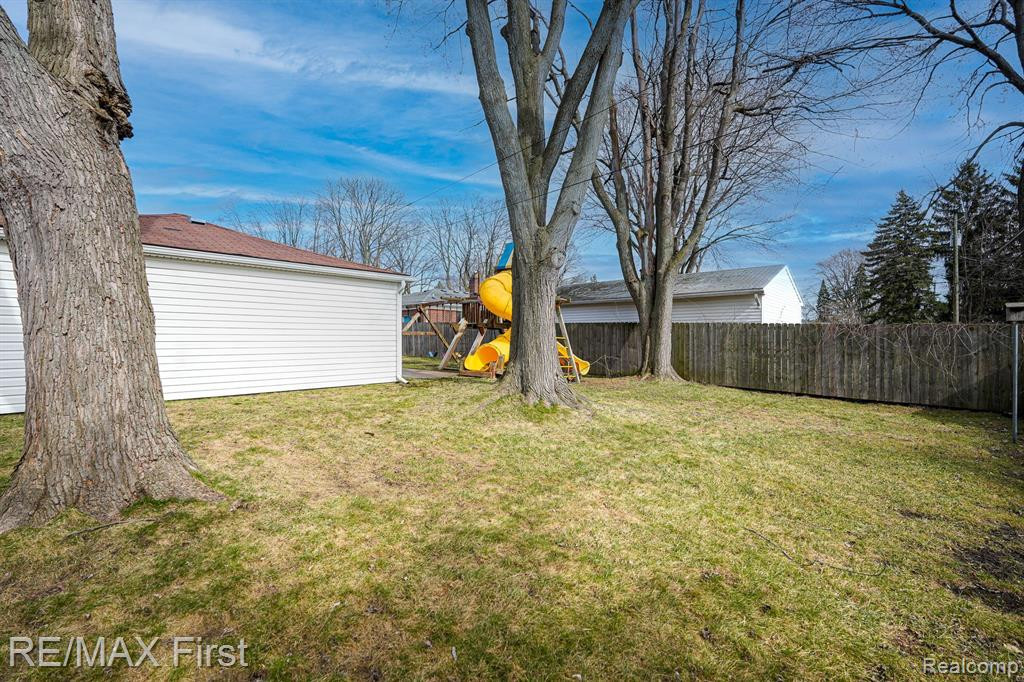 902 ENGLEWOOD Avenue, Royal Oak, MI 48073 — Photo 6