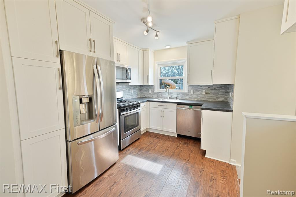 902 ENGLEWOOD Avenue, Royal Oak, MI 48073 — Photo 7