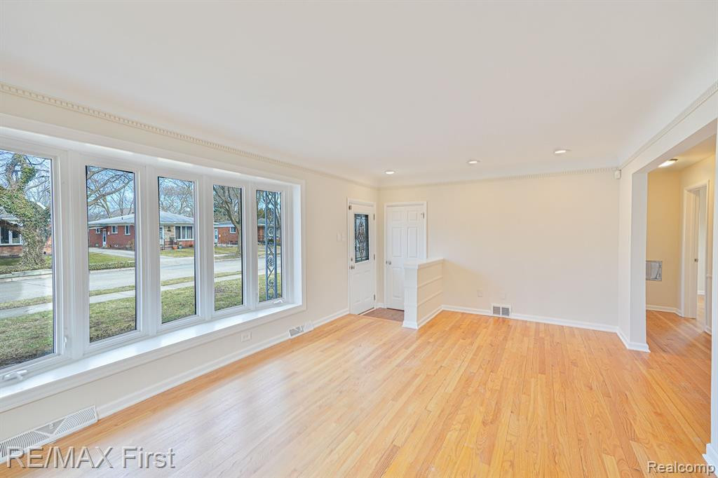 902 ENGLEWOOD Avenue, Royal Oak, MI 48073 — Photo 9