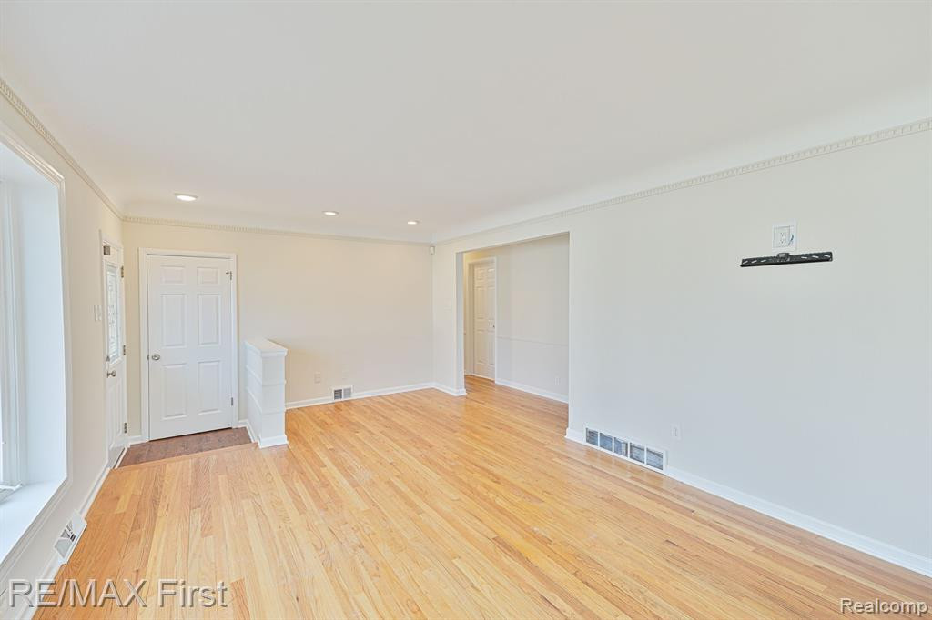 902 ENGLEWOOD Avenue, Royal Oak, MI 48073 — Photo 10