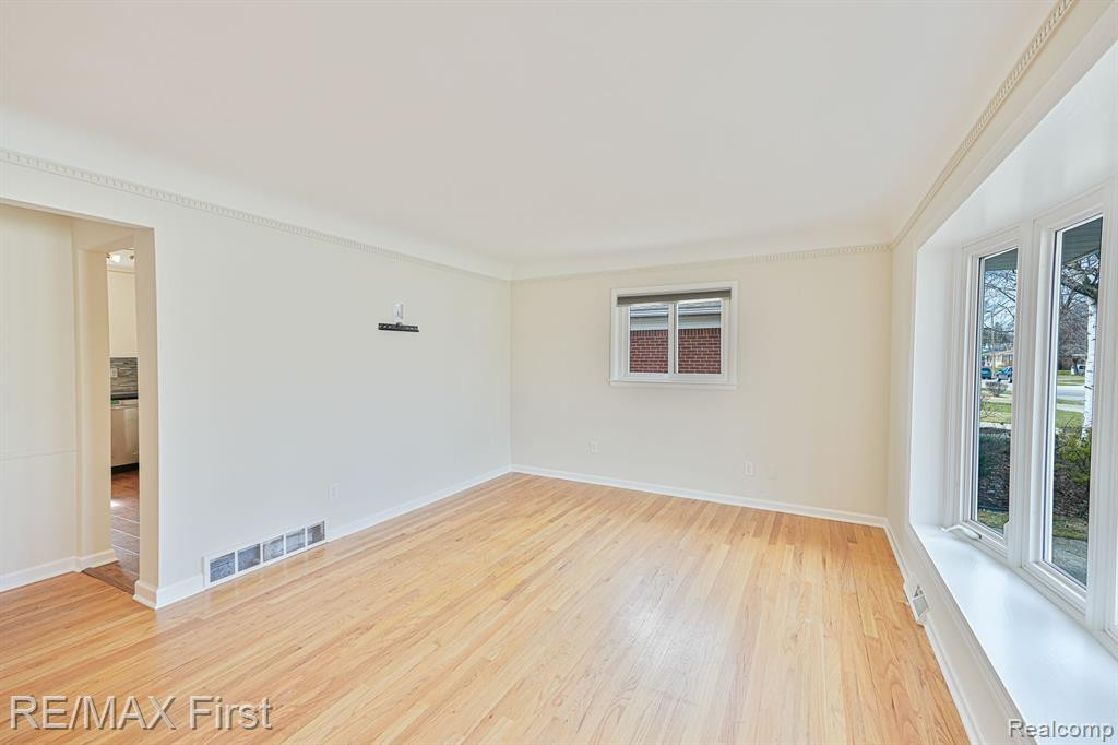 902 ENGLEWOOD Avenue, Royal Oak, MI 48073 — Photo 11