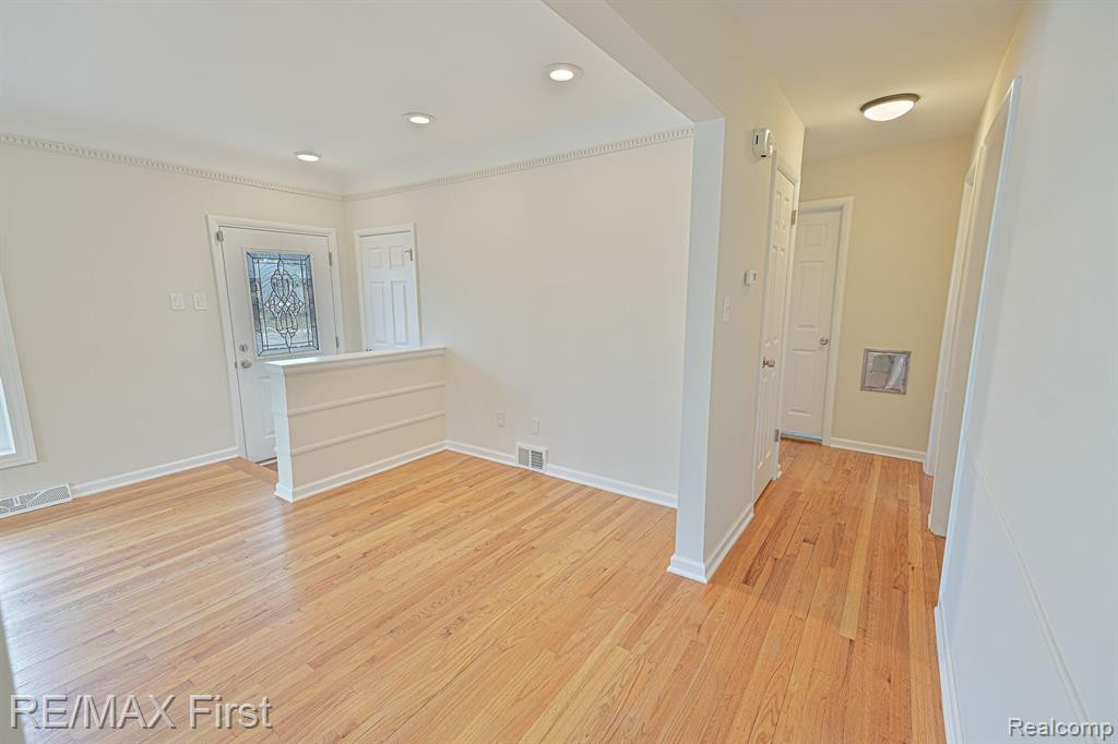 902 ENGLEWOOD Avenue, Royal Oak, MI 48073 — Photo 12