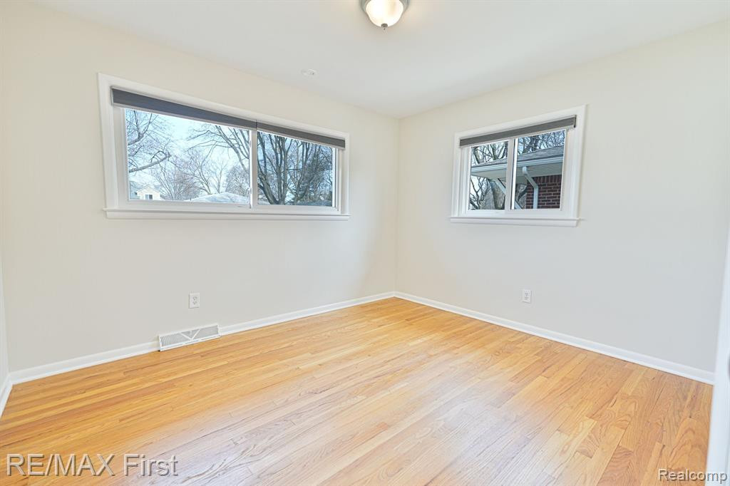 902 ENGLEWOOD Avenue, Royal Oak, MI 48073 — Photo 14