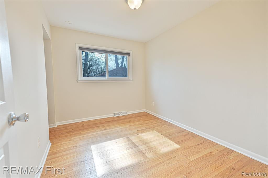 902 ENGLEWOOD Avenue, Royal Oak, MI 48073 — Photo 15