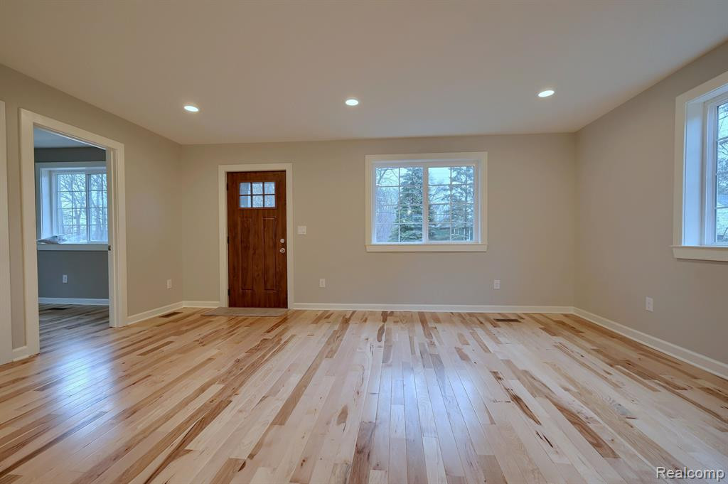 950 LEON Road, Walled Lake, MI 48390 — Photo 3