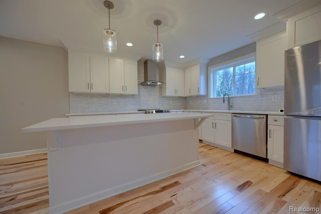 950 LEON Road, Walled Lake, MI 48390 — Photo 6