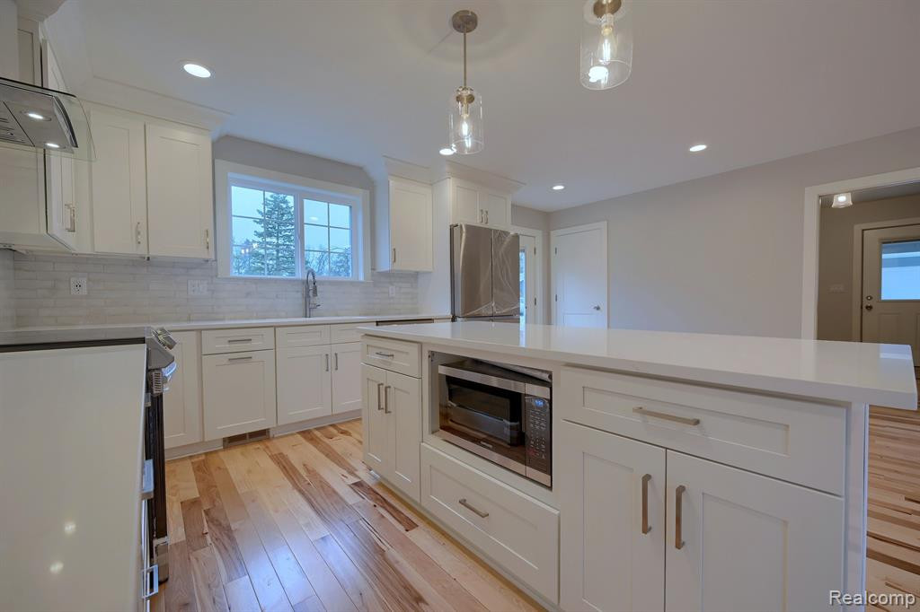 950 LEON Road, Walled Lake, MI 48390 — Photo 7