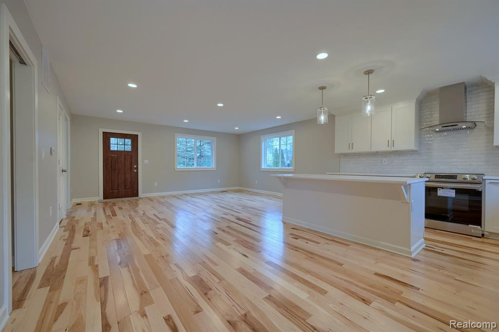 950 LEON Road, Walled Lake, MI 48390 — Photo 9
