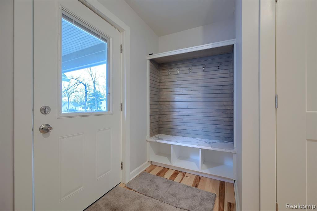 950 LEON Road, Walled Lake, MI 48390 — Photo 16