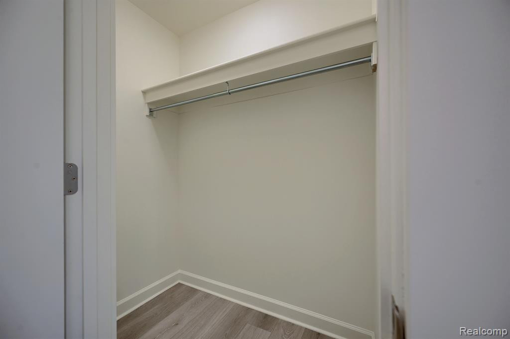 950 LEON Road, Walled Lake, MI 48390 — Photo 18