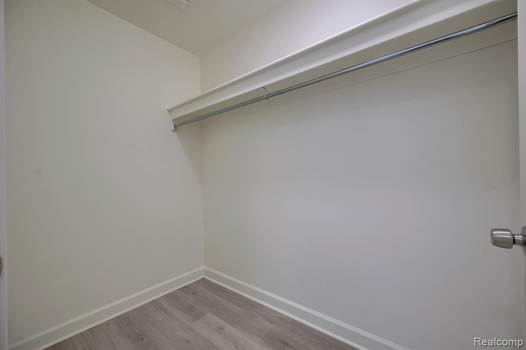 950 LEON Road, Walled Lake, MI 48390 — Photo 19