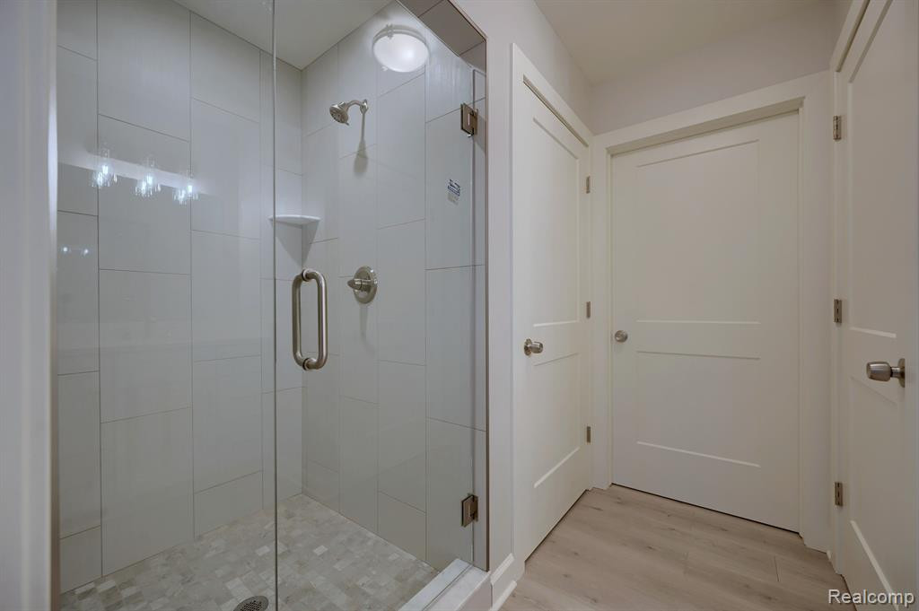 950 LEON Road, Walled Lake, MI 48390 — Photo 22