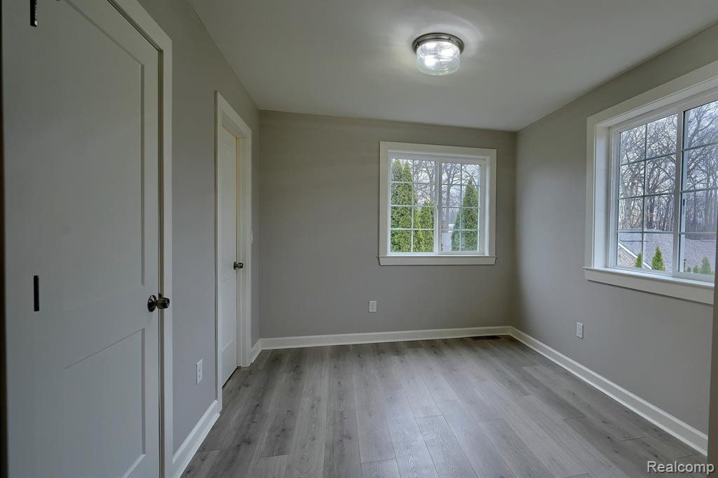 950 LEON Road, Walled Lake, MI 48390 — Photo 23