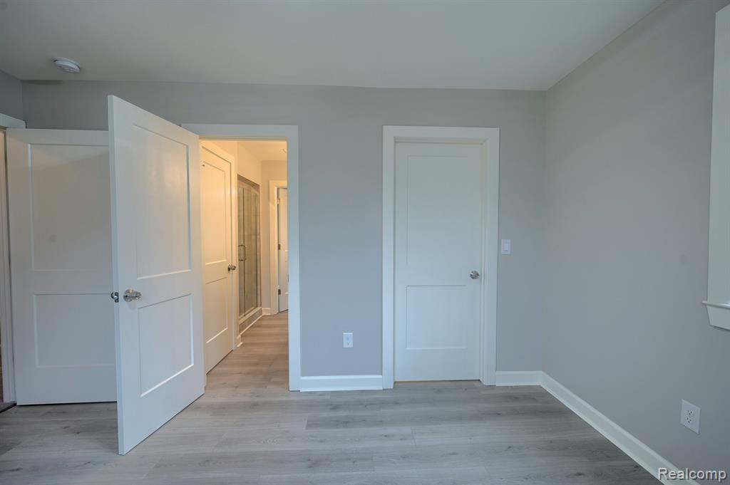 950 LEON Road, Walled Lake, MI 48390 — Photo 24