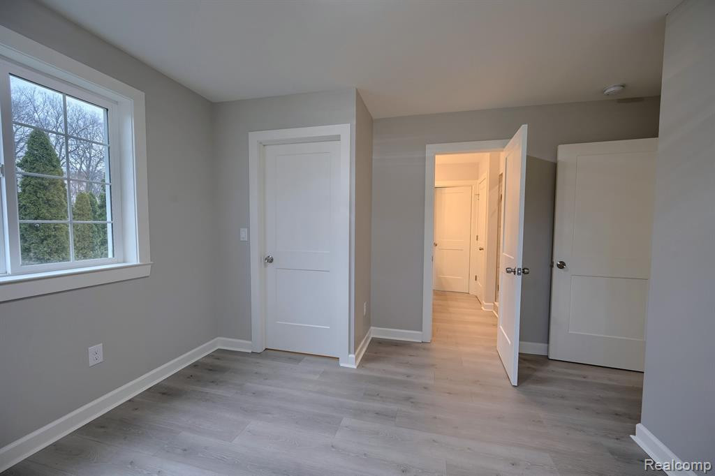 950 LEON Road, Walled Lake, MI 48390 — Photo 27