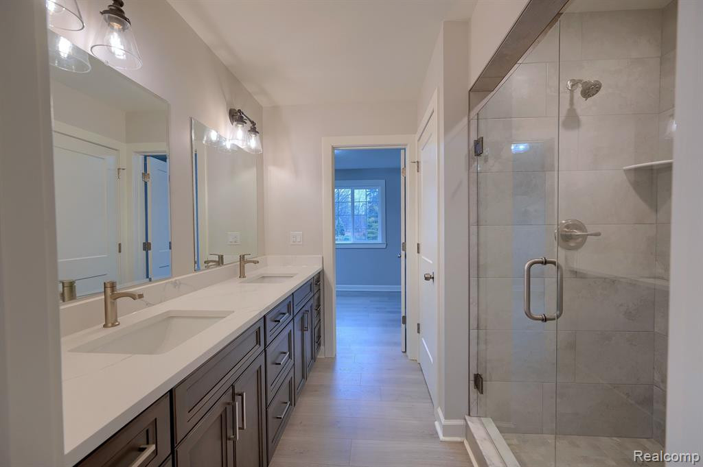 950 LEON Road, Walled Lake, MI 48390 — Photo 29
