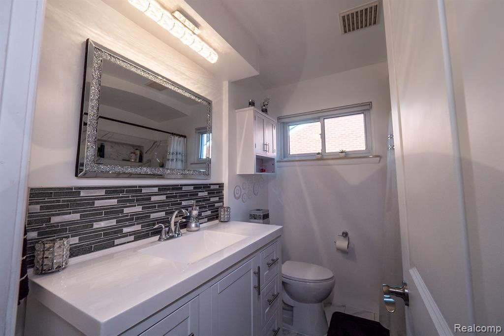 8609 Whitefield Street, Dearborn Heights, MI 48127 — Photo 12