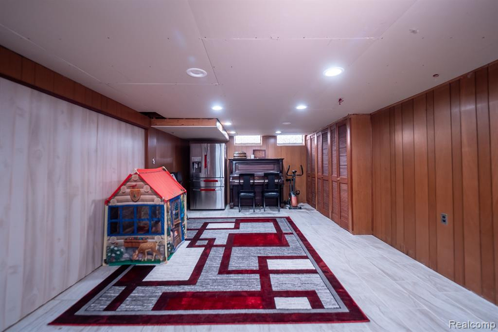 8609 Whitefield Street, Dearborn Heights, MI 48127 — Photo 18