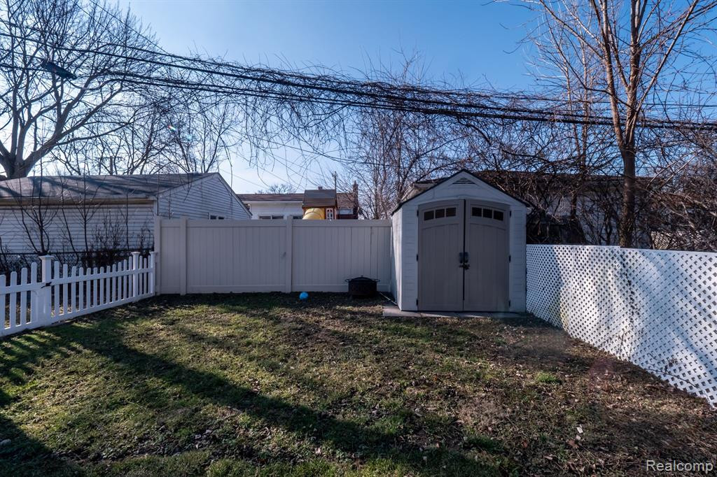8609 Whitefield Street, Dearborn Heights, MI 48127 — Photo 20