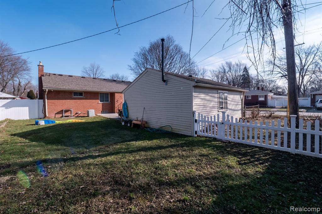 8609 Whitefield Street, Dearborn Heights, MI 48127 — Photo 21