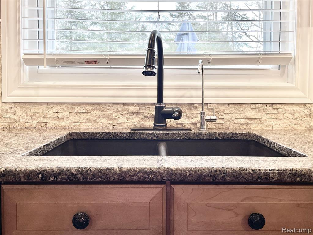 5187 GLENGATE Road, Rochester, MI 48306 — Photo 9