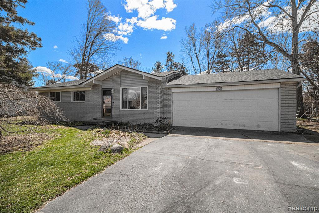 505 PENNY LAKE Road, Wolverine Lake, MI 48390 — front exterior