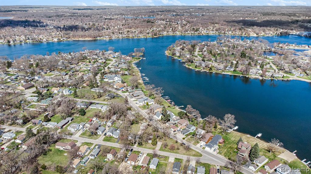 505 PENNY LAKE Road, Wolverine Lake, MI 48390 — Photo 2