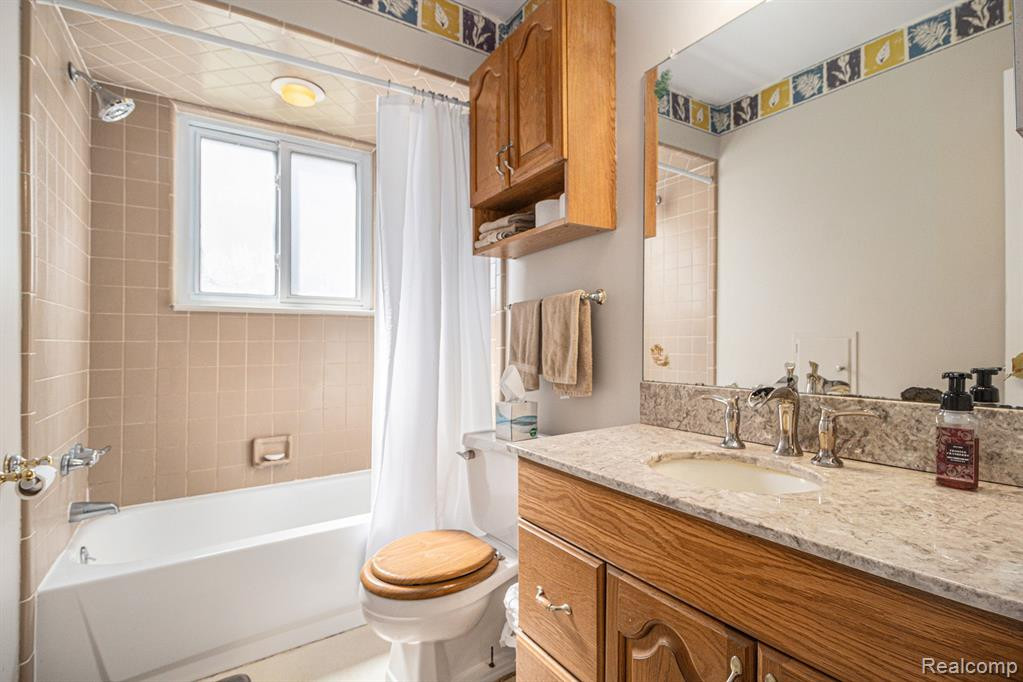 505 PENNY LAKE Road, Wolverine Lake, MI 48390 — Photo 10