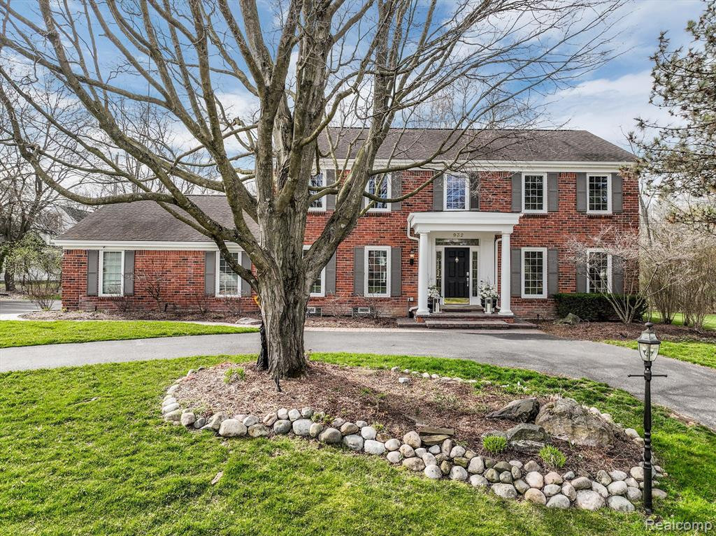 932 Adams Castle Drive, Bloomfield Hills, MI 48304 — front exterior