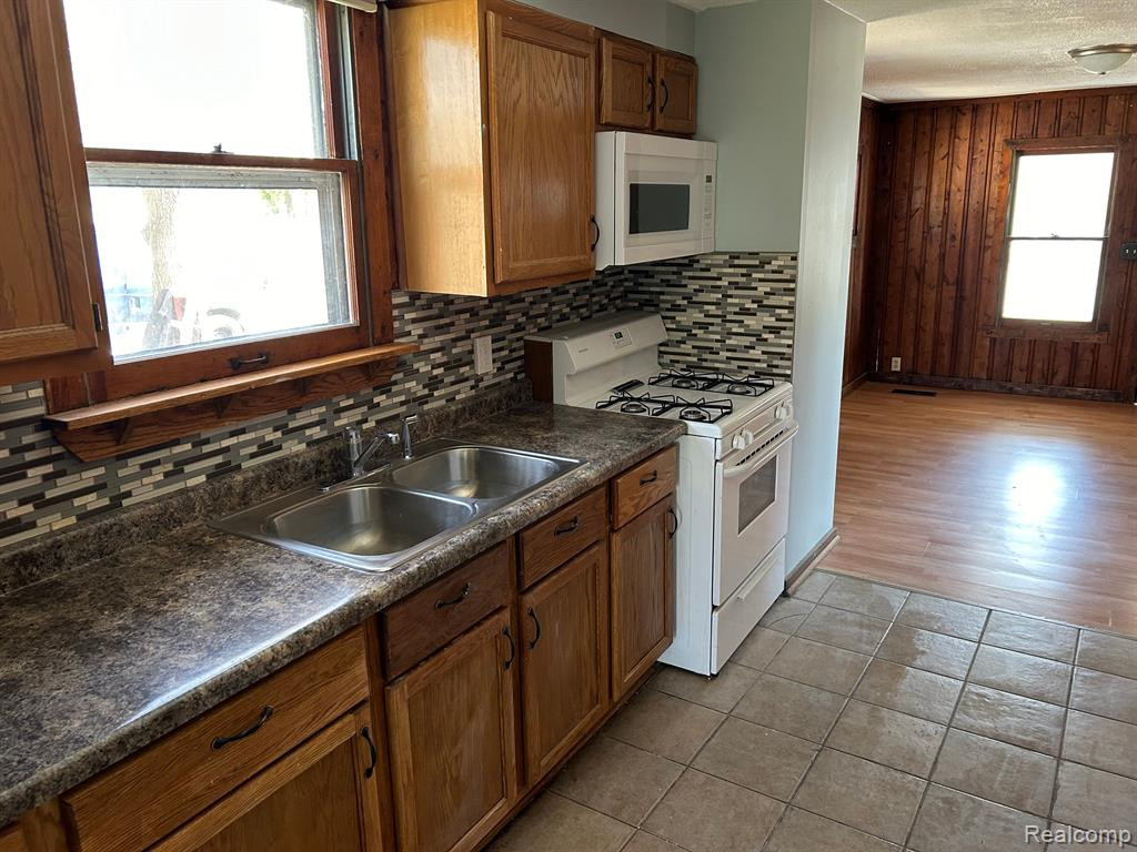 532 KENNARD Street, Lake Orion, MI 48362 — Photo 7