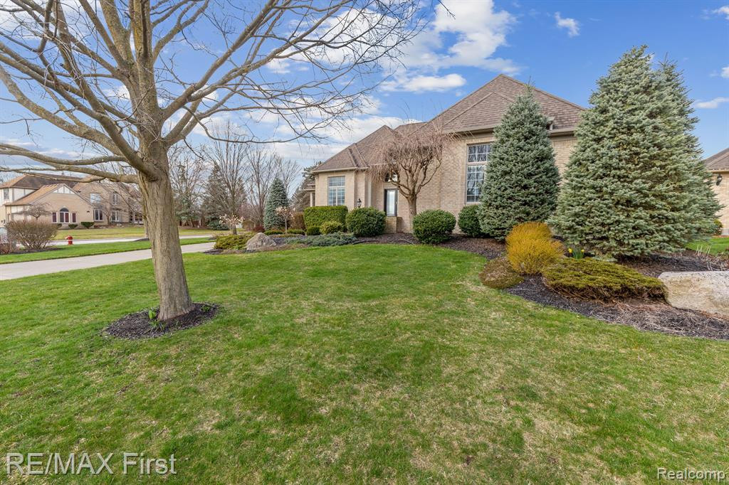 53733 REGENCY HILLS, Shelby Twp, MI 48316 — Photo 2